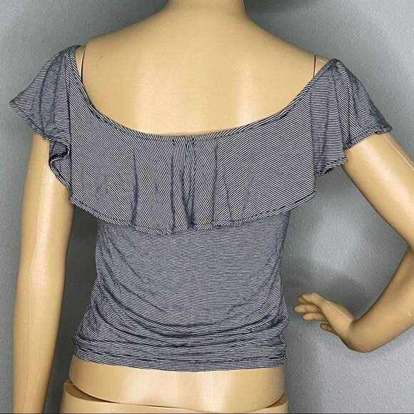 Guess Sandrine Off Shoulder Black and White Striped Ruffled Keyhole Blouse Sz S - Picture 9 of 13